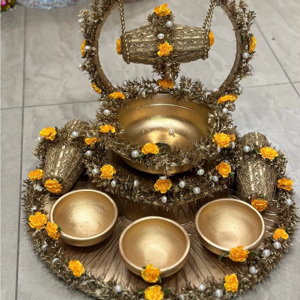 Gold Decorative Set with Floral Accents